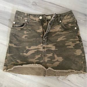 Topshop Camo Mini Skirt. Size US 2